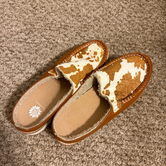 Women’s Sz 7 Faux Fur Cow Backless Lined Loafers Yellowbox Platform Boho Casual - Picture 4 of 8